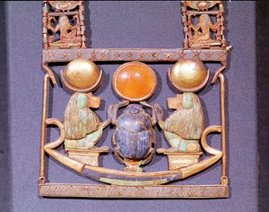 Necklace of the Rising Sun, from the tomb of Tutankhamun (c.1370-52 BC) New Kingdom (detail)
