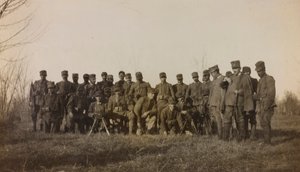 Album of the First World War in Friuli-Venezia Giulia: group portrait of the soldiers of the Infantry 112.mo with two machine guns near the River Tower by Elena Bianconcini
