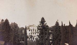 Album of the First World War in Friuli-Venezia Giulia: view of Villa Brazza, home to 17 of the Hospital of war in Soleschiano Manzano, photo taken from the church tower, 01-04/1916