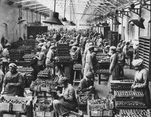 Female war-workers, WW1