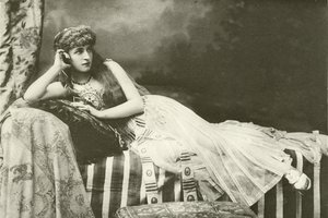 Miss Langtry as Cleopatra (gravure) by English Photographer