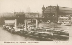 Royal Sovereign and Koh-I-Noor off London Bridge