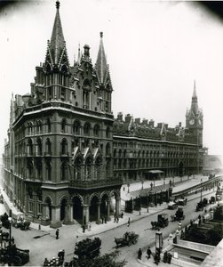 St Pancras Railway Station; Photograph from April 1899