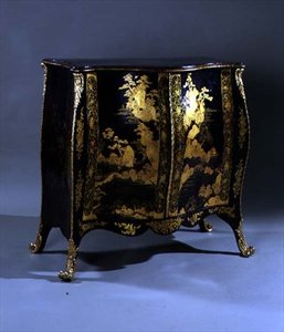 Bombe Commode
