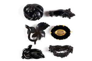 Costume jewellery, 1800s