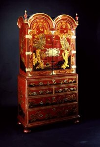 Queen Anne cabinet on chest