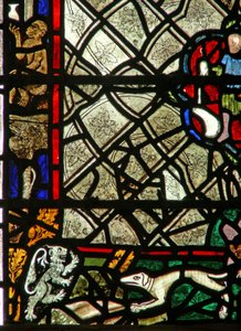 Window w40 depicting a border panel with monkey, lion and a hound; grisaille