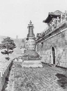 Jehol, Pu lo sze, Chihli, Terrace in the Lama Monastery Pu lo sze