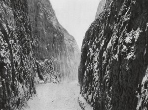 Pingyangfu, Shansi, Defile in the Loess by Ernst Boerschmann