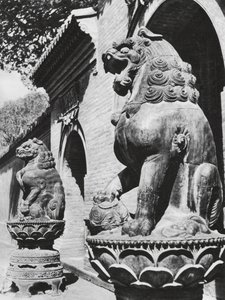 Taiyuanfu, Ta pei sze, Shansi, Bronze lions at the temple entrance by Ernst Boerschmann