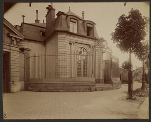 Hospice Debrousse, Former Park of Philippe Egalité - Rue de Bagnolet, 148 (Charonne) by Eugène Atget
