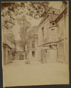 Hotel Lavaliere, Rue Saint-Jacques by Eugène Atget