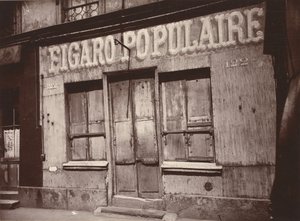 Le Figaro populaire, 122 Boulevard de la Villette (Barbershop facade, 122 Boulevard de la Villette) by Eugène Atget
