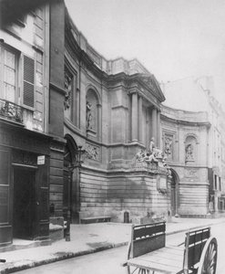 Fontaine des Quatre-Saisons, Rue de Grenelle, Paris, 7th Arrondissement, 1898 by Eugène Atget