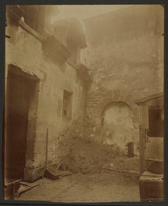 Hotel Richelieu, 18 Quai de Bethune by Eugène Atget