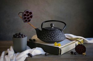 Zen Teapot and Berries