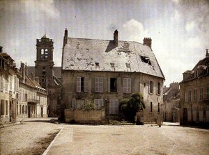 House with damaged roof, Soissons, Aisne, 1917