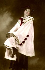 Gabrielle Ray, English Actress, 1906 by Foulsham and Banfield