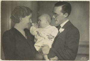 Portrait of Juliana, Queen of the Netherlands, Bernhard of Lippe-Biesterfeld and Beatrix, Queen of the Netherlands