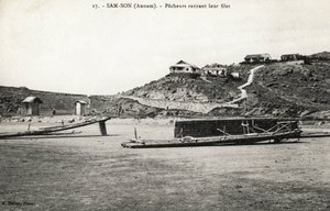 Fishers removing their net near the beaches of Sam Son, Annam. Postcard from Vietnam, Indochina. Photograph about 1912-1914 by French Photographer