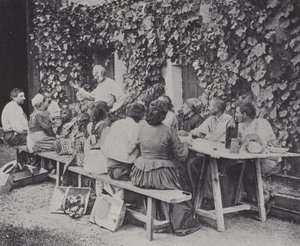 Grape pickers eating lunch