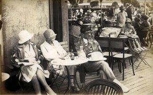 The Paris of the Artists at the Beautiful Time: The Painter Tsuguharu-Leonard Foujita by French Photographer