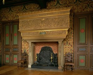 Decorative chimney piece