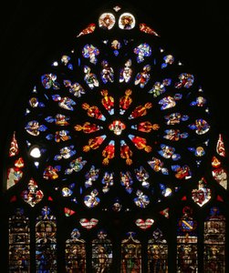 Window depicting angelic musicians