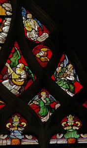 Window depicting musician angels