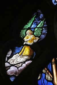 Window depicting an angelic musician