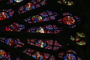 Window w141 depicting a section of the west rose window
