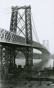 Williamsburg Bridge over East River during Construction by G.P. Hall und Sohn