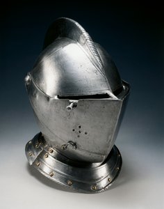 Close helmet for the field