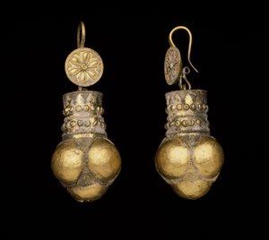 Pair of Ear Pendants with Rosettes and Cluster of Globules