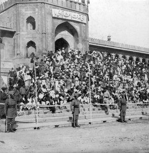 Spectators at Jumma Masjid, Bangalore, India, 1900s