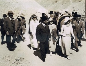 The Queen of the Belgians, Lord Allenby and Lady Allenby approaching the entrance to the Tomb of Tutankhamun, Valley of the Kings