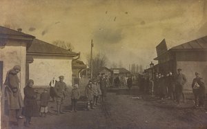 First World War: Ukraine in the years 1914-1916 during the invasion of the German army. Military and civilians in the street of a city by Heldenfriedhof Dsessentniki (attr. to)