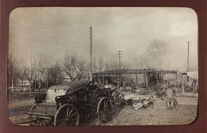 First World War: Ukraine in the years 1914-1916 during the invasion of the German army. Military on the site of a bombing (b/w photo) by Heldenfriedhof Dsessentniki (attr. to)