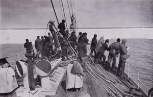 The approach to the pack-ice by Herbert Ponting