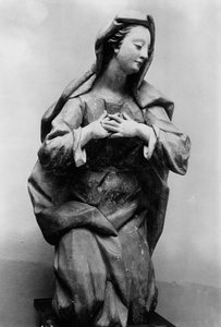 Kneeling Mary