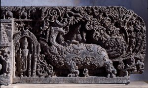 Hinduism: Krishna as Venugopala. Black stone sculpture, right part, 12th century - from Halebidu, Mysore - Calcutta, Indian museum