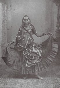 Bombay / Mumbai: Indian Skirt Dance by Indian photographer