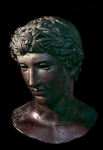 Bronze head of winner athlete wearing an olive crown. From Benevent, Italy. 5th century BC