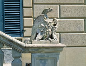 Eagle and crest, Villa di Celle
