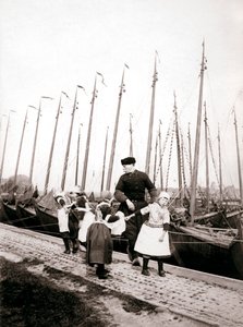 People of Marken Island, Netherlands, 1898 by James Batkin