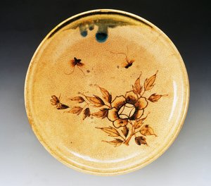 Decorated enamel stoneware tray with two butterflies and peony, late 18th century-early 19th century, Seto manufacture by Japanese School