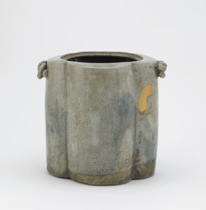 Four-lobed tea-ceremony water jar with two handles, Edo period, mid-17th century