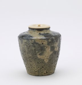 Tea caddy with faceted sides, katatsuki type, Edo period, late 18th-19th century