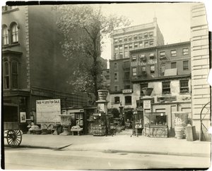 28th St between Broadway and Fifth Avenue, c.1905-18 by Jessie Tarbox Beals