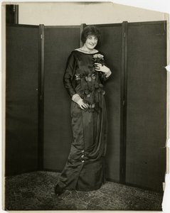 Dress, draped, Gimbels, c.1905-18 by Jessie Tarbox Beals